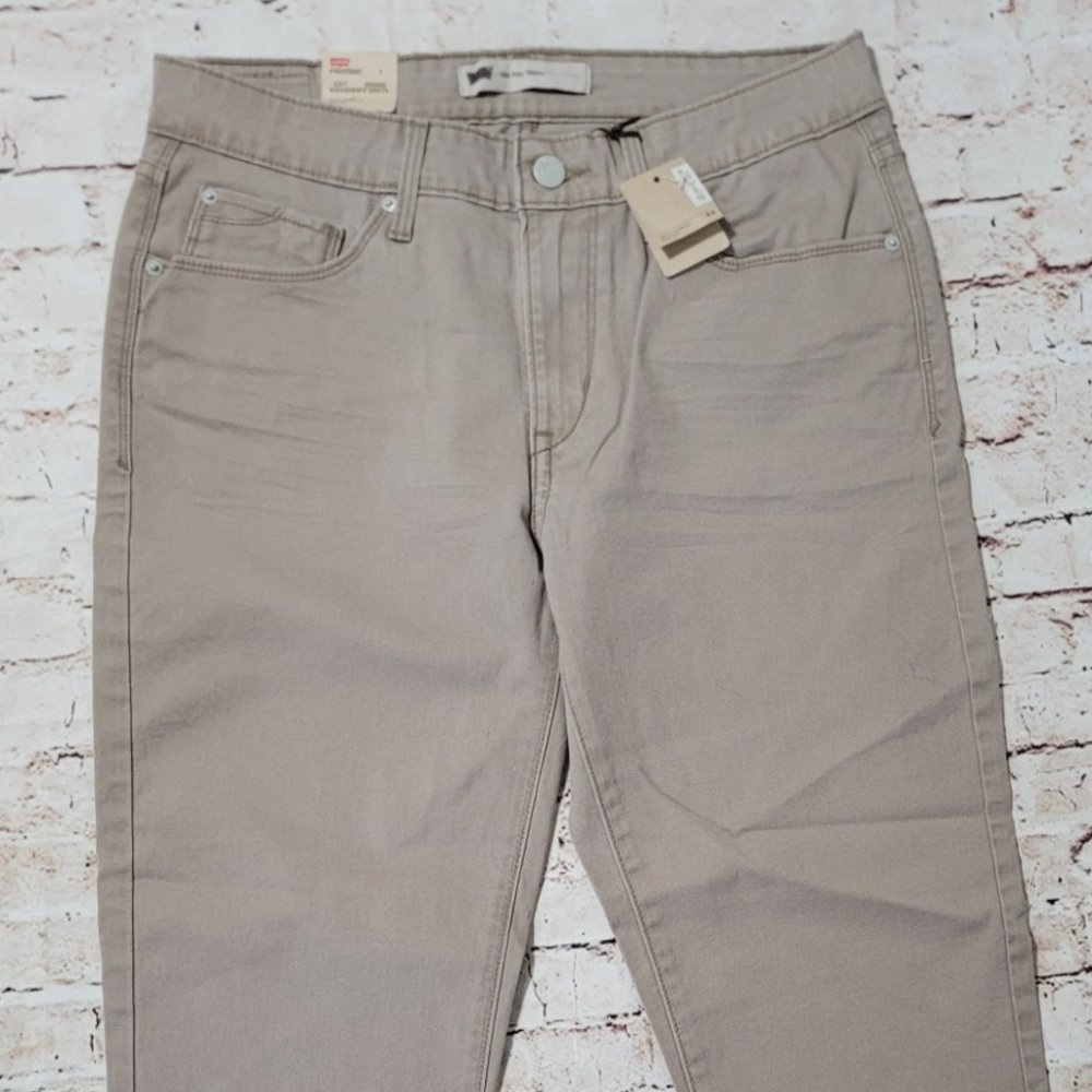 Levis Mid Rise Skinny Crop, Size 10/30, NWT